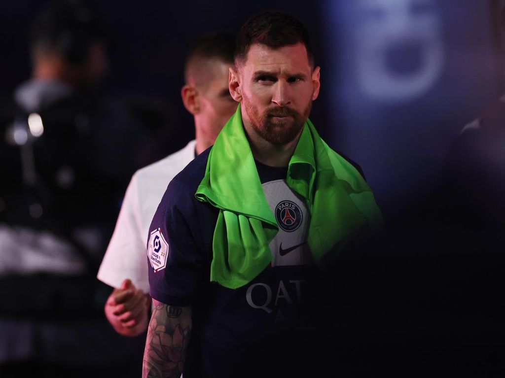 Ekspresi Dingin Lionel Messi di Pesta Juara PSG