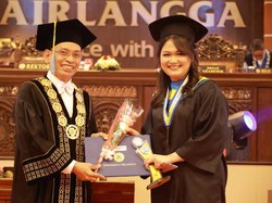 Unair Luluskan Salah Satu Doktor Termuda RI Berusia 24 Tahun, Inilah Sosoknya