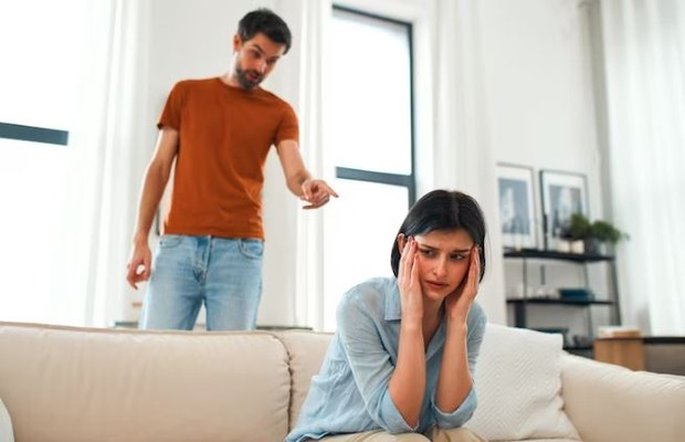 Miskomunikasi pada pasangan. foto freepik.com: orion_production Miskomunikasi pada pasangan. foto freepik.com: orion_production