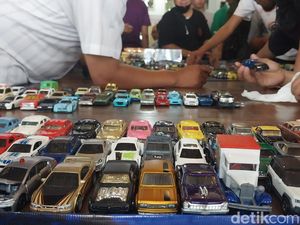 Saat 1.000 Diecast Mobil Manjakan Mata Pehobi di Kota Malang Saat 1.000 Diecast Mobil Manjakan Mata Pehobi di Kota Malang