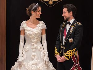 Gaya Rajwa Al Saif Dinikahi Pangeran Yordania bak Princess Pakai Gaun D&G Gaya Rajwa Al Saif Dinikahi Pangeran Yordania bak Princess Pakai Gaun D&G