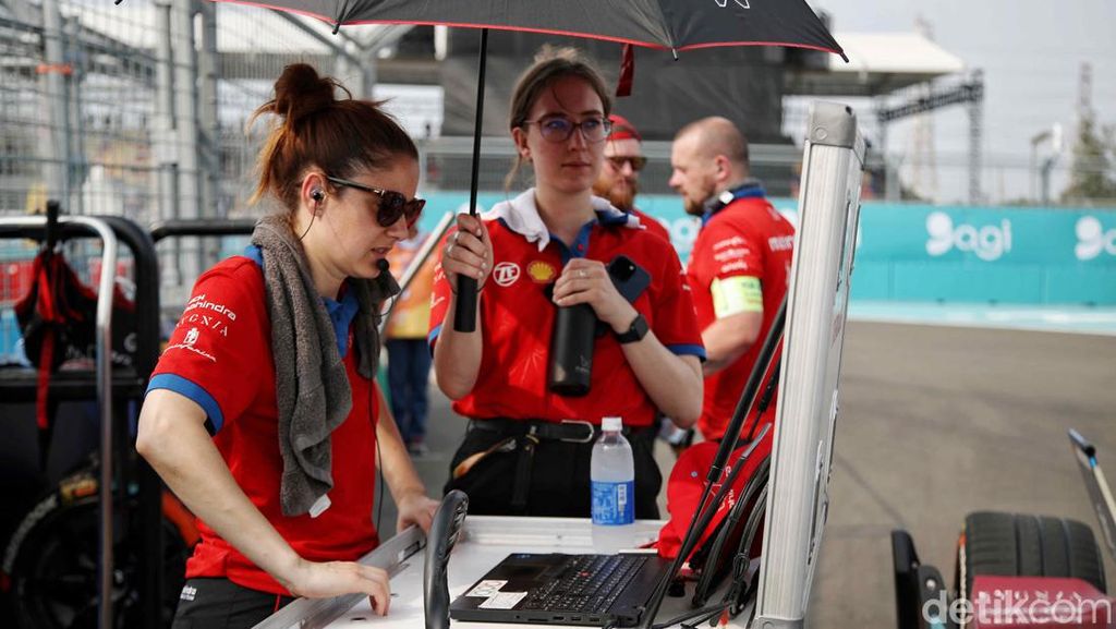 Para Perempuan Tangguh di Gelaran Formula E Jakarta 2023 Para Perempuan Tangguh di Gelaran Formula E Jakarta 2023