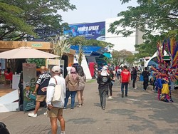Antusiasme Warga Nonton Formula E Hari Kedua, Ajak Teman hingga Keluarga