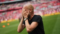 Begitu peluit panjang dibunyikan, Pep Guardiola tak bisa menahan bahagia yang membuncah. Air matanya sampai tumpah! (Getty Images)