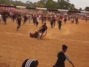 Pertandingan Sepakbola Tarkam di Lebak Ricuh, Adu Pukul Pemain vs Penonton