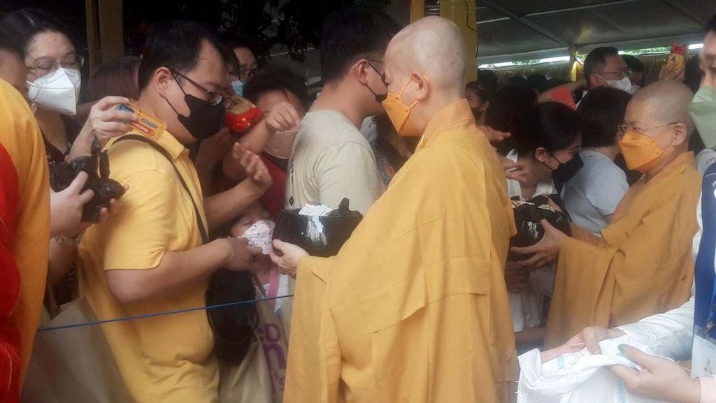 Potret Perayaan Waisak di Wihara Ekayana Arama Potret Perayaan Waisak di Wihara Ekayana Arama