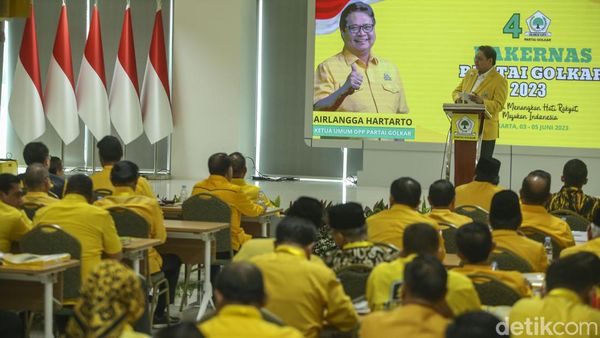Rakernas Golkar, Airlangga Minta Ridwan Kamil Menangkan Jabar, Banten dan DKI