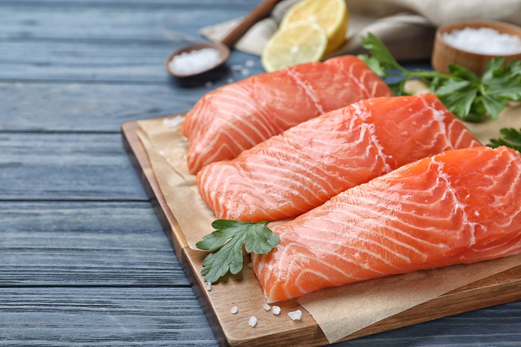 Salmon merupakan ikan yang tinggi akan kandungan omega-3