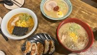 Slurpp! Nikmatnya Ramen Kaldu Ayam dan Kaldu Babi Otentik di Blok M
