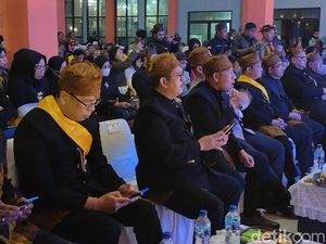7 Pejabat Dikukuhkan Jadi Tamu Kehormatan Malam Resepsi Yadya Kasada 7 Pejabat Dikukuhkan Jadi Tamu Kehormatan Malam Resepsi Yadya Kasada