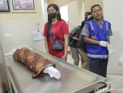 Sederet Fakta Pilu Ibu yang Anaknya Tewas Dianiaya Pengasuh di Sidoarjo