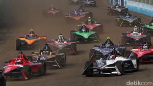 Wusss... Serunya Balapan Formula E Jakarta 2023 Seri 11
