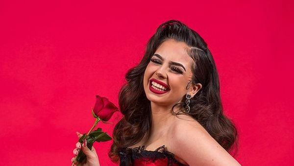 7 Foto Mantan Angkatan Udara Viral, Kini Jadi Bartender Berbikini