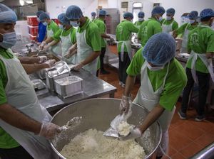 Dapur Jemaah RI di Arafah: Masak Pakai Kayu Bakar, Sajikan 3.000 Porsi