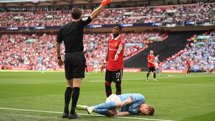 LONDON, ENGLAND - JUNE 03: Kevin De Bruyne of Manchester City reacts as Fred of Manchester United looks on  during the Emirates FA Cup Final between Manchester City and Manchester United at Wembley Stadium on June 03, 2023 in London, England. (Photo by Michael Regan - The FA/The FA via Getty Images)