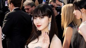 7 Gaya Seksi Giselle aespa Bikin Heboh di Festival Film Cannes, Disebut Anime