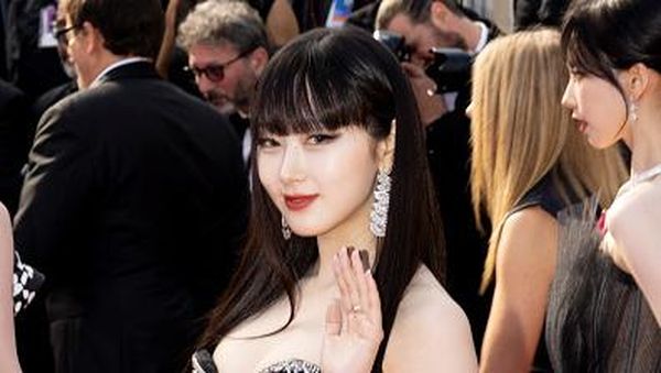 7 Gaya Seksi Giselle aespa Bikin Heboh di Festival Film Cannes, Disebut Anime