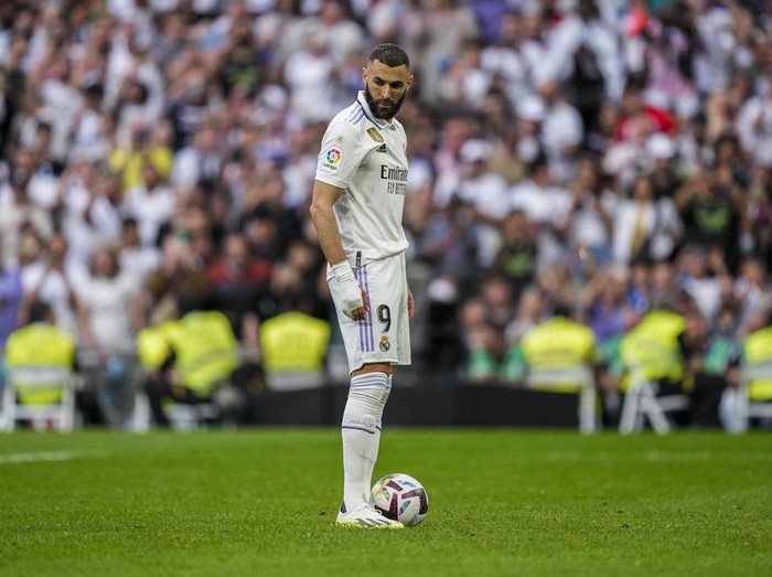 Real Madrid's Karim Benzema celebrates after scoring during the Spanish La Liga soccer match against Athletic Bilbao at the Santiago Bernabeu stadium in Madrid, Sunday, June 4, 2023. (AP Photo/Bernat Armangue)