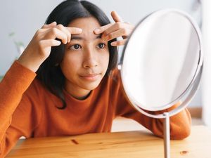 Jerawat di Antara Alis Penyebab dan Cara Mengatasinya, Perlu Diingat! Jerawat di Antara Alis Penyebab dan Cara Mengatasinya, Perlu Diingat!