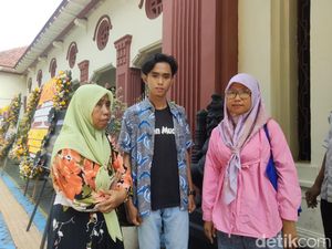 Keluarga Pembunuh Siswi di Kedung Cowek Ternyata Tak Pernah Minta Maaf Keluarga Pembunuh Siswi di Kedung Cowek Ternyata Tak Pernah Minta Maaf