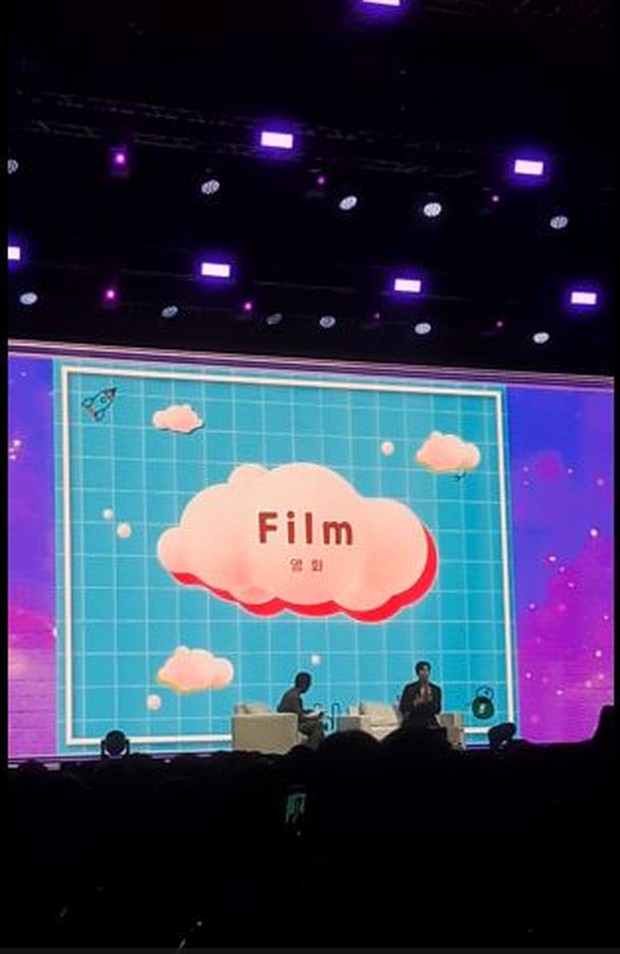 Kim Seon Ho mengumumkan tanggal tayang film The Childe di acara fan meeting Jakarta/Foto: Dian Purnamasari Siregar Kim Seon Ho mengumumkan tanggal tayang film The Childe di acara fan meeting Jakarta