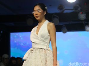 Foto Koleksi Gaun Pengantin Christie Basil, Busana Terinspirasi Burung Foto Koleksi Gaun Pengantin Christie Basil, Busana Terinspirasi Burung