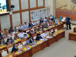 DPR-Erick Thohir Rapat Bahas Suntikan Modal Negara dan IPO BUMN DPR-Erick Thohir Rapat Bahas Suntikan Modal Negara dan IPO BUMN