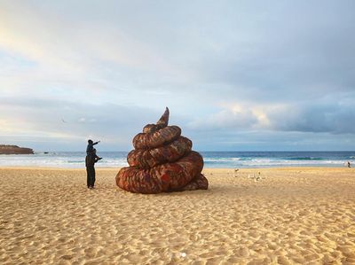 Misteri Pup Raksasa di Pinggir Pantai Terkenal Australia