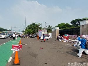 Massa Nakes Bubar, Lalin di Jl Gatsu Depan Gedung DPR Kembali Lancar