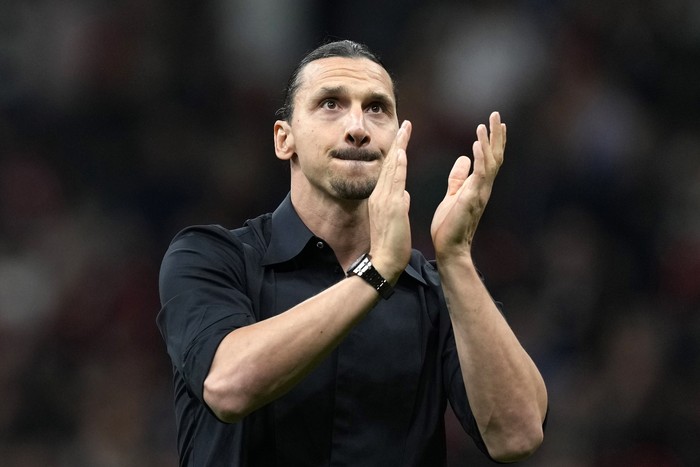 Mata Berkaca-kaca, Ibrahimovic Pamit Gantung Sepatu Zlatan Ibrahimovic memutuskan mengakhiri karirnya sebagai pesepakbola. Momen itu disampaikan saat ia pamit dari AC Milan, Senin (5/6/2023) dini hari WIB.