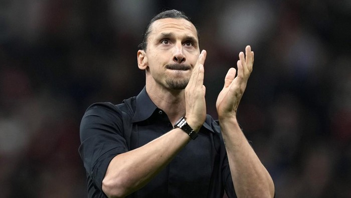 Zlatan Ibrahimovic memutuskan mengakhiri karirnya sebagai pesepakbola. Momen itu disampaikan saat ia pamit dari AC Milan, Senin (5/6/2023) dini hari WIB.