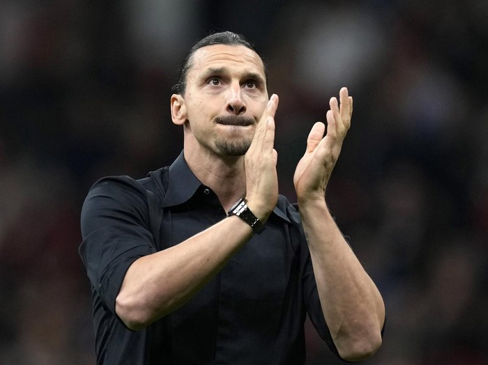 Zlatan Ibrahimovic memutuskan mengakhiri karirnya sebagai pesepakbola. Momen itu disampaikan saat ia pamit dari AC Milan, Senin (5/6/2023) dini hari WIB.
