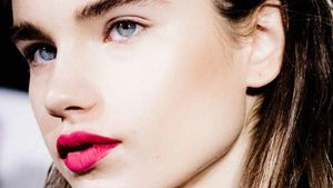 8 Foto Meghan Roche, Model yang Dikabarkan Bermalam dengan Leonardo DiCaprio