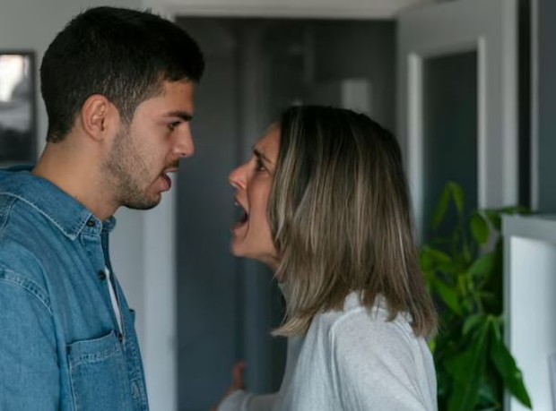 Pasangan kekasih sedang bertengkar