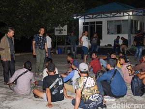 TNI AL Gagalkan Upaya Pengiriman 17 Calon TKI Ilegal di Perairan Batam TNI AL Gagalkan Upaya Pengiriman 17 Calon TKI Ilegal di Perairan Batam