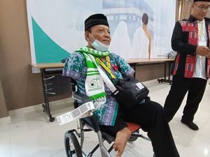 Cerita Pelukis Difabel Asal Madiun Naik Haji Setelah Menunggu 12 Tahun Cerita Pelukis Difabel Asal Madiun Naik Haji Setelah Menunggu 12 Tahun
