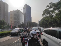 Lalin Kasablanka-Kuningan Macet, Pemotor Nekat Naik JLNT
