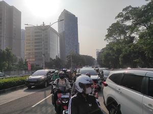 Lalin Kasablanka-Kuningan Macet, Pemotor Nekat Naik JLNT Lalin Kasablanka-Kuningan Macet, Pemotor Nekat Naik JLNT