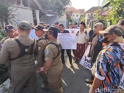 400 Petugas Dihadang Massa Saat Eksekusi Lahan untuk Perluasan RS di Kediri