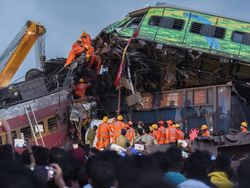 Penyebab Tabrakan Kereta di India yang Tewaskan Ratusan Orang