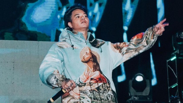 Kabar Terkini Artis dari InsertLive : Ditegur Merokok di Malioboro, Reza Arap: My Bad