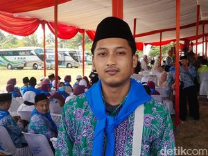 Campur Aduk Rizki Jadi Calhaj Termuda Gantikan Ibunda yang Wafat