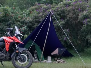 Mau Touring Sambil Kemah Naik Motor? Simak 4 Tips Ini