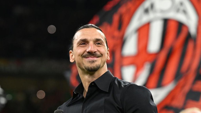 MILAN, ITALY - JUNE 04: Zlatan Ibrahimovic of AC Milan acknowledges the public during a farewell ceremony following the Italian Serie A match between AC Milan and Hellas Verona at Stadio Giuseppe Meazza on June 04, 2023 in Milan, Italy. Ibrahimovics time at AC Milan is coming to an end following their last match of the season against Hellas Verona. (Photo by Claudio Villa/AC Milan via Getty Images)