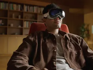 Zuckerberg Ejek Apple Vision Pro: Mahal dan Butuh Baterai Besar Zuckerberg Ejek Apple Vision Pro: Mahal dan Butuh Baterai Besar