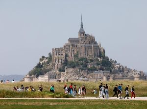 Biara Paling Populer di Prancis Rayakan HUT Ke-1000 Biara Paling Populer di Prancis Rayakan HUT Ke-1000