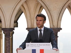 Presiden Emmanuel Macron: Jane Birkin Ikon Prancis Presiden Emmanuel Macron: Jane Birkin Ikon Prancis