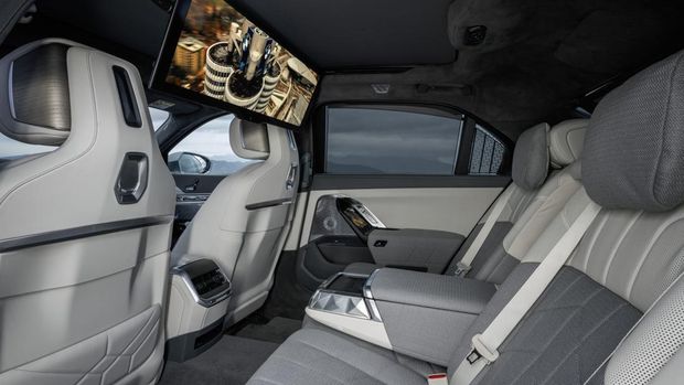 Mobil listrik BMW i7.