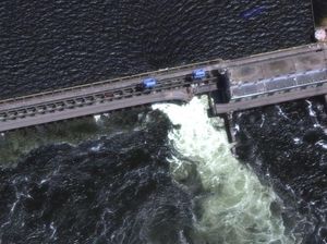 Bendungan di Ukraina Jebol Usai Diguncang Ledakan, Picu Banjir!