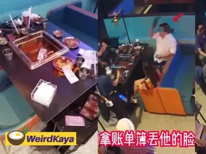 Duh! Pembeli Ini Paksa Pelayan Ambil Uang di Kuah Hot Pot Panas Duh! Pembeli Ini Paksa Pelayan Ambil Uang di Kuah Hot Pot Panas